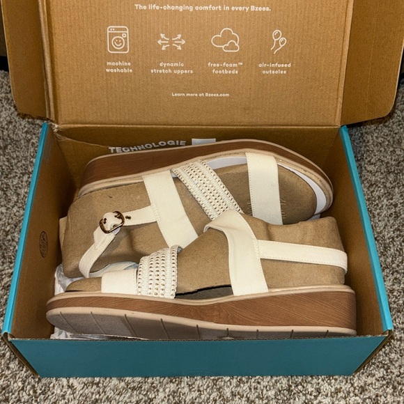 NIB Bzees Bravo Sandal in Bright White Sz 10M - Picture 4 of 12